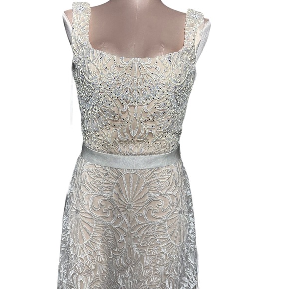 TADASHI SHOJI bridal ivory dress NWT size 4. Absolutely gorgeous. - Picture 13 of 16